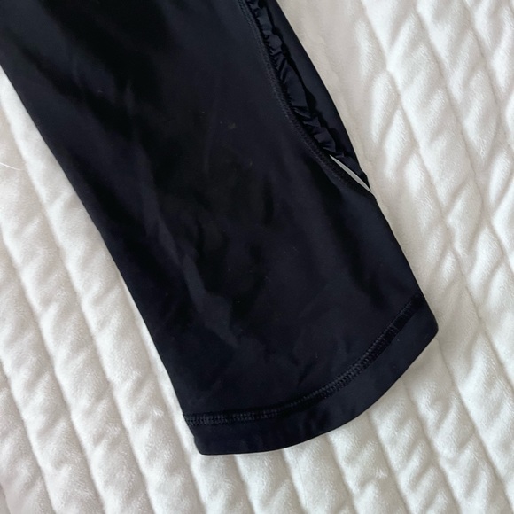 lululemon leggings Pink Black Ruffle Capri - Picture 4 of 4